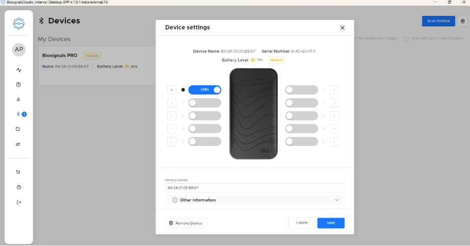 Device settings interface showing a device named 'Biosignals PRO' with a battery level of 30%, its serial number, and options to adjust settings related to its functionalities.
